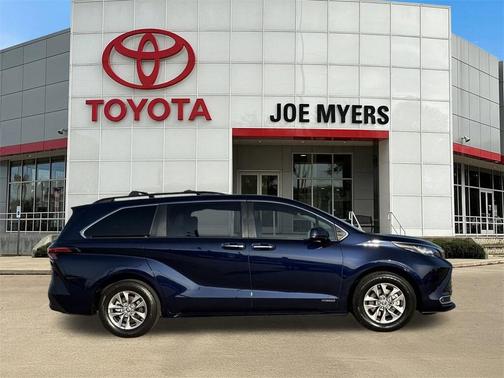 2021 Toyota Sienna XLE 8 Passenger
