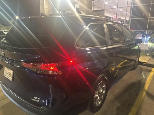 2021 Toyota Sienna XLE 8 Passenger