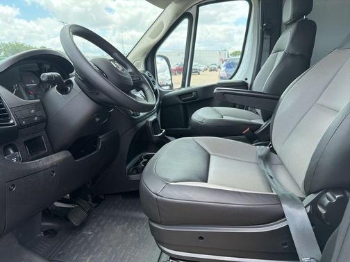 Bright White Clearcoat 2026 RAM ProMaster 2500 Tradesman