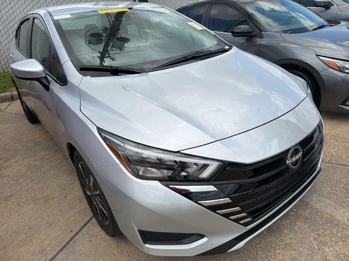 Brilliant Silver Metallic 2025 Nissan Versa 1.6 SV