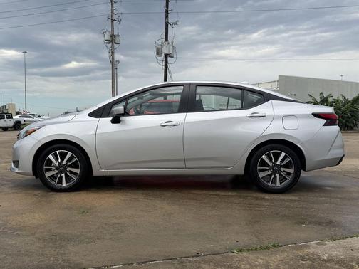 Brilliant Silver Metallic 2025 Nissan Versa 1.6 SV