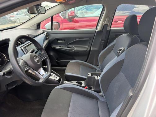Brilliant Silver Metallic 2025 Nissan Versa 1.6 SV