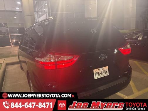 2017 Toyota Sienna XLE