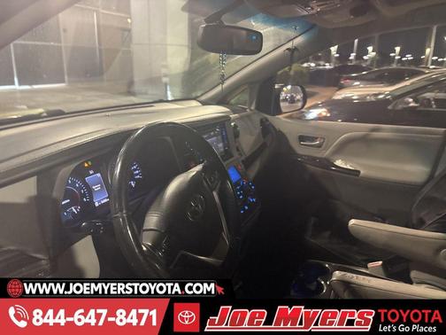 2017 Toyota Sienna XLE