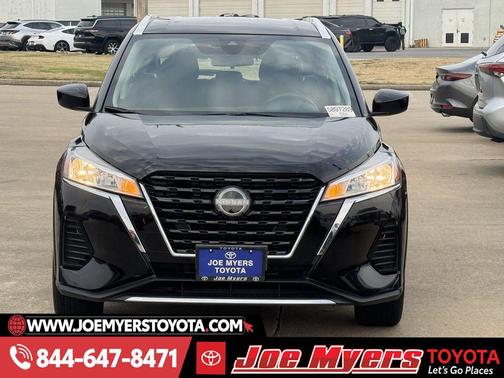 Super Black 2024 Nissan Kicks SV
