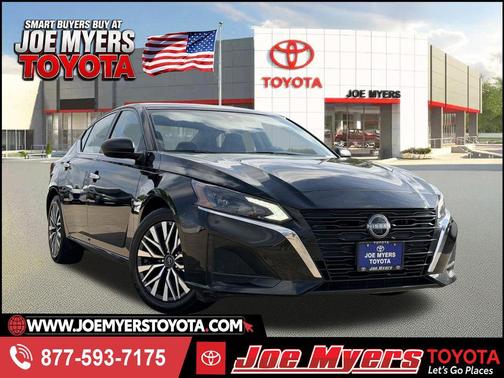 Super Black 2025 Nissan Altima 2.5 SV