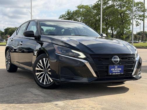Super Black 2025 Nissan Altima 2.5 SV