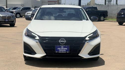 Glacier White 2025 Nissan Altima 2.5 SV