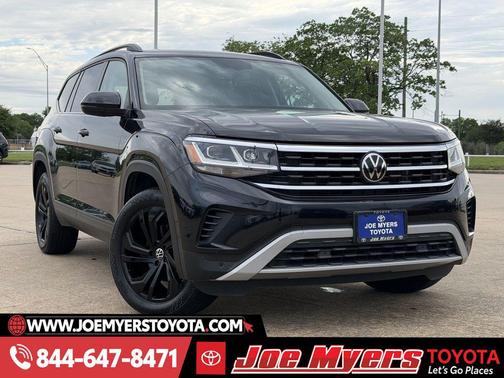 Deep Black 2023 Volkswagen Atlas 3.6L SE w/Technology