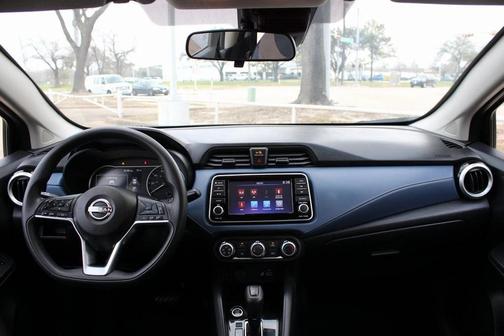 2023 Nissan Versa 1.6 SV