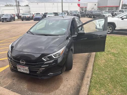 2023 Nissan Versa 1.6 SV