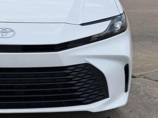Ice Cap 2025 Toyota Camry LE