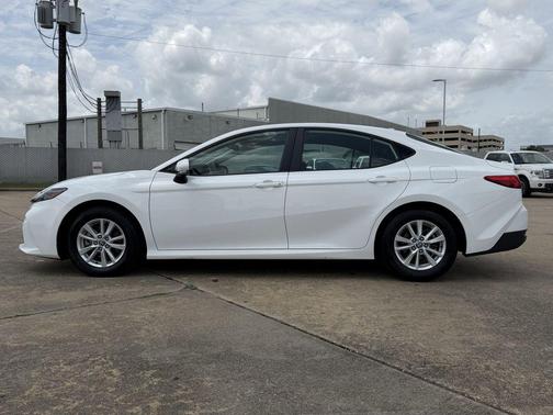 Ice Cap 2025 Toyota Camry LE