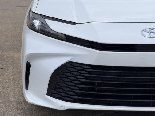 Ice Cap 2025 Toyota Camry LE