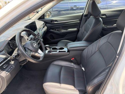 Pearl White 2025 Nissan Altima SR FWD