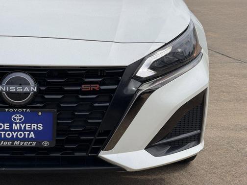 Pearl White 2025 Nissan Altima SR FWD