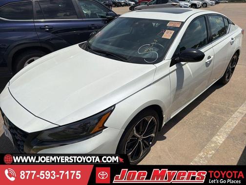 Pearl White 2025 Nissan Altima SR FWD