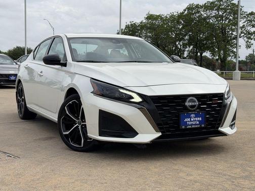 Pearl White 2025 Nissan Altima SR FWD