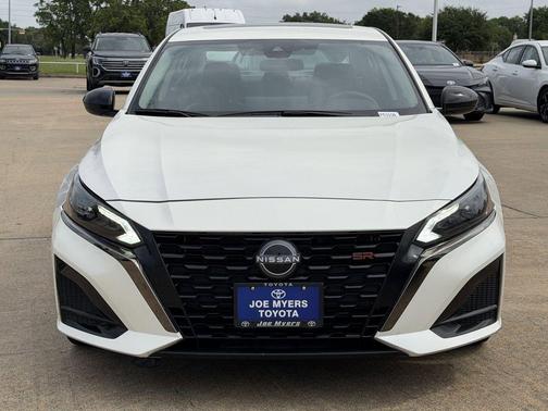 Pearl White 2025 Nissan Altima SR FWD