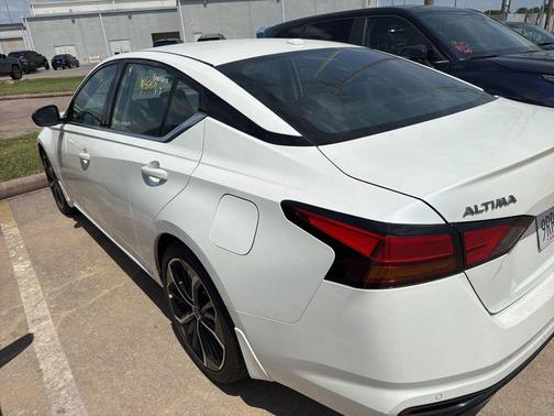 Pearl White 2025 Nissan Altima SR FWD