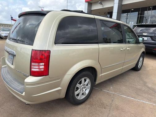 2010 Chrysler Town & Country Touring