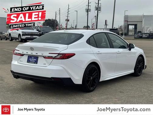 2025 Toyota Camry SE