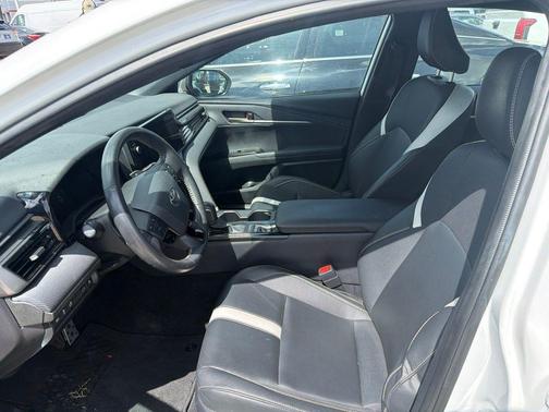Ice 2025 Toyota Camry SE