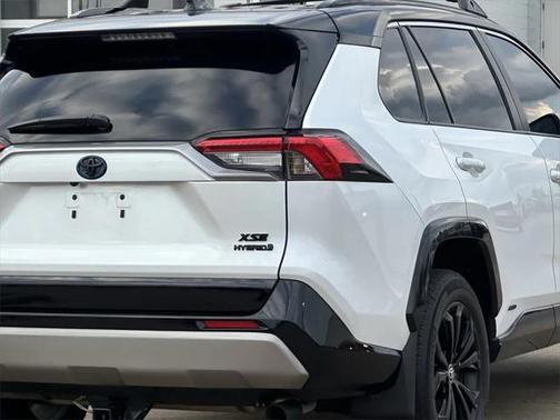 2024 Toyota RAV4 Hybrid SE