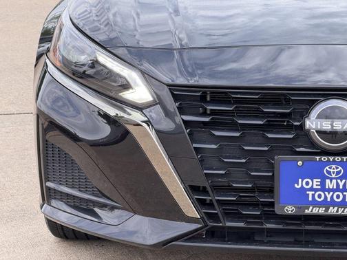Super Black 2025 Nissan Altima SR FWD