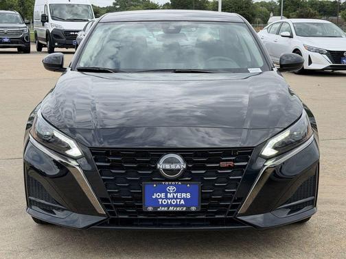 Super Black 2025 Nissan Altima SR FWD