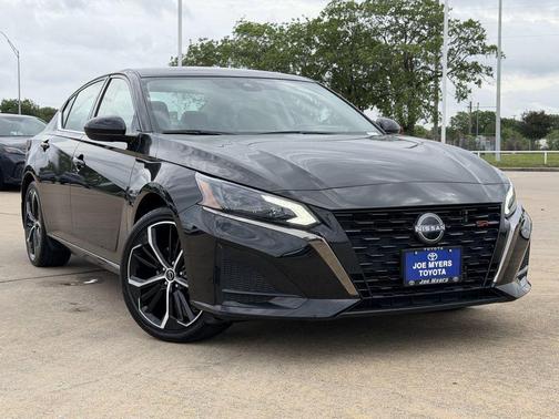 Super Black 2025 Nissan Altima SR FWD