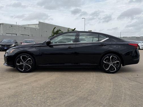 Super Black 2025 Nissan Altima SR FWD