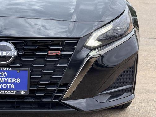 Super Black 2025 Nissan Altima SR FWD