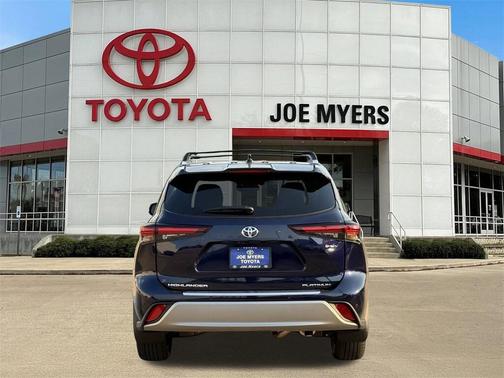 2025 Toyota Highlander Hybrid Platinum