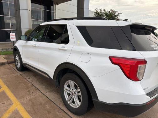 Oxford White 2023 Ford Explorer XLT