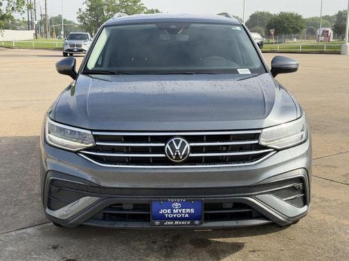 Gray 2024 Volkswagen Tiguan 2.0T SE 4MOTION
