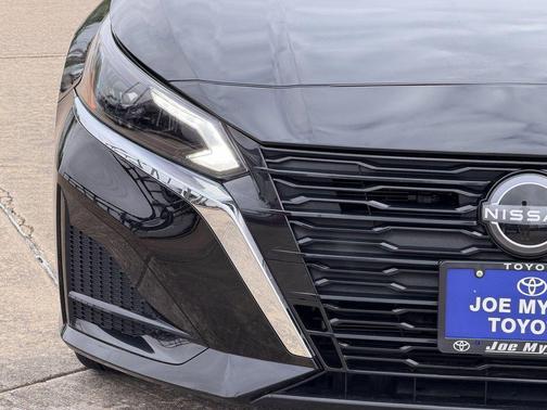 Super Black 2025 Nissan Altima 2.5 SV