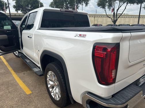White Frost Tricoat 2019 GMC Sierra 1500 SLT
