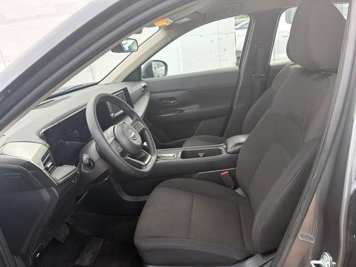 Gun Metallic 2025 Nissan Kicks S