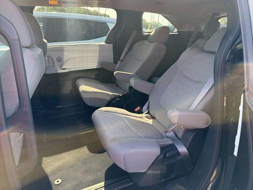Midnight Black Metallic 2025 Toyota Sienna LE