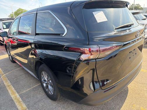 Midnight Black Metallic 2025 Toyota Sienna LE