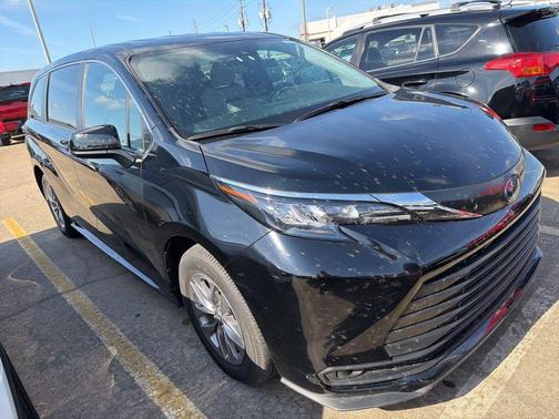 Midnight Black Metallic 2025 Toyota Sienna LE