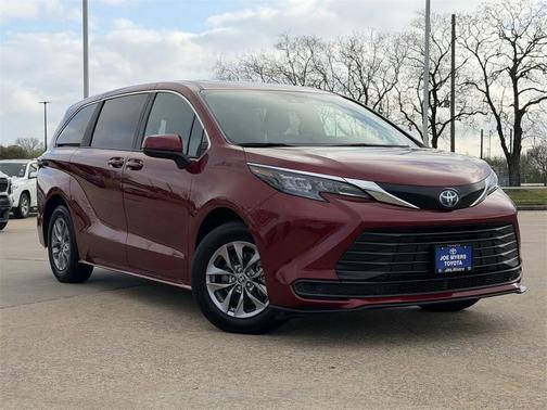 2025 Toyota Sienna LE