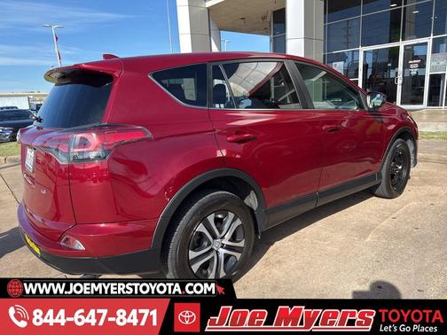 Pearl 2018 Toyota RAV4 LE