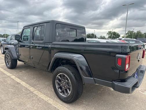 2023 Jeep Gladiator Overland