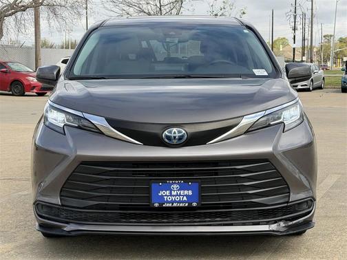 2021 Toyota Sienna LE