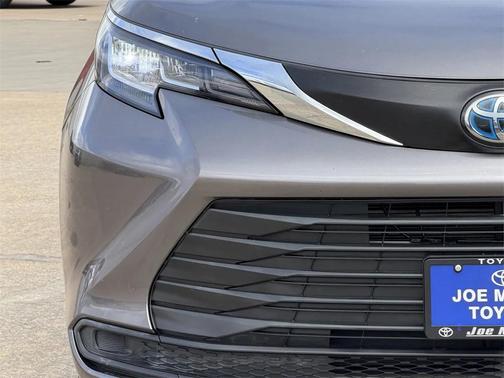 2021 Toyota Sienna LE