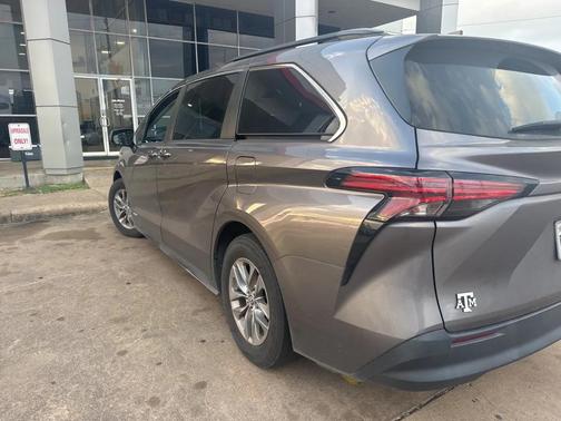 2021 Toyota Sienna LE