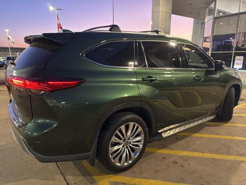 Cypress 2023 Toyota Highlander Platinum