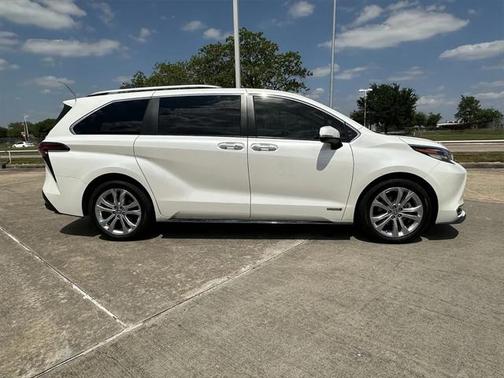 2021 Toyota Sienna Platinum 7 Passenger